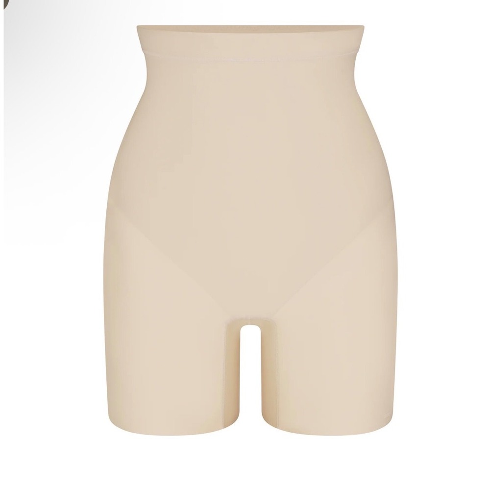 SKIMS Body Core Control Mid Rise Short Sand NWT Size L